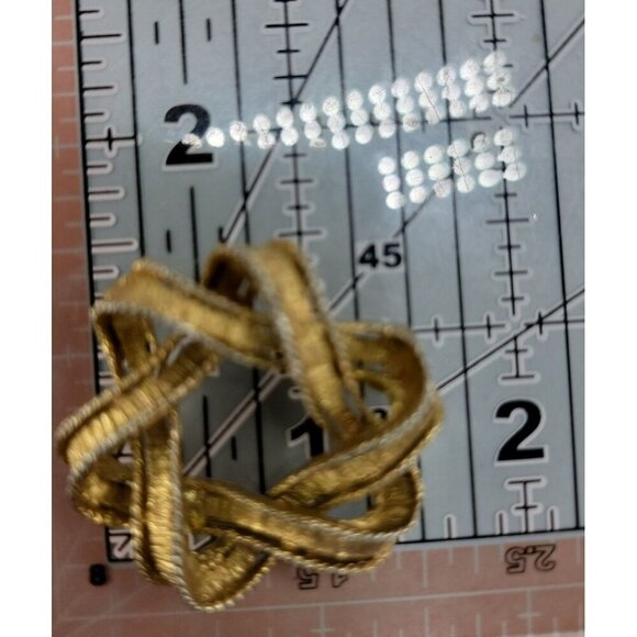 Lisner Intertwined Star Ribbon Brooch Gold Plated Textured Bow Vintage Pin - Picture 3 of 11